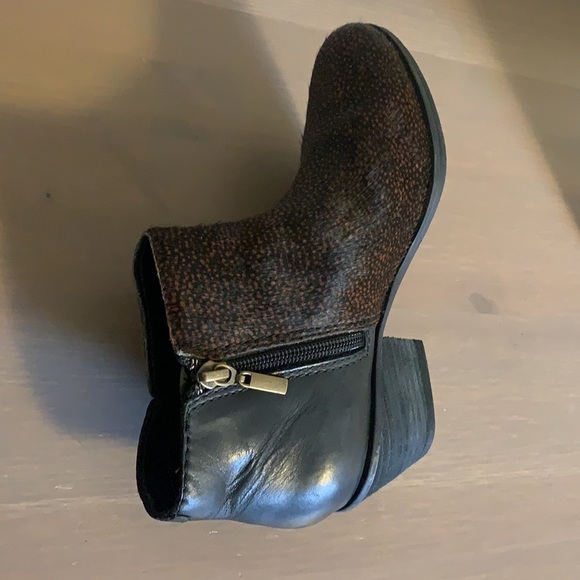 Clarks Cow Hair and Leather Booties - Women’s Size 6 - Picture 5 of 8